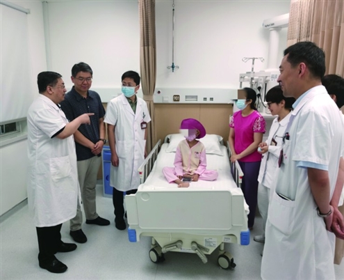 刘军团队开展劈离式肝移植手术